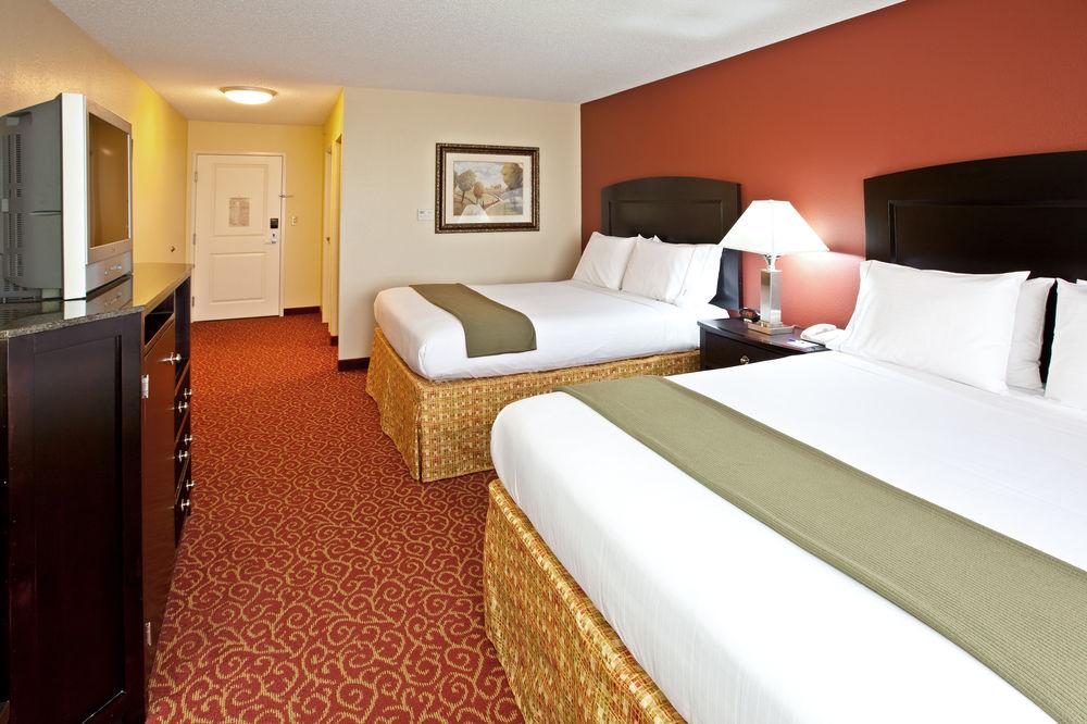 Holiday Inn Express & Suites Vandalia By Ihg Exterior photo