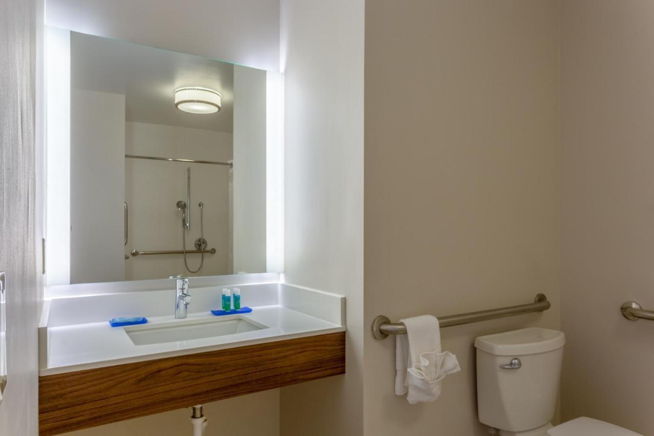 Holiday Inn Express & Suites Vandalia By Ihg Exterior photo