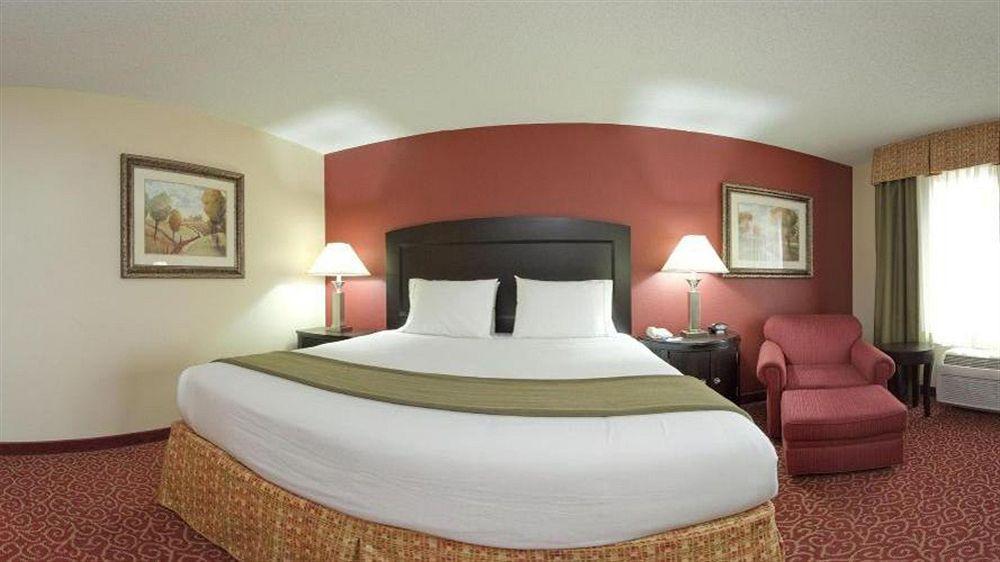 Holiday Inn Express & Suites Vandalia By Ihg Exterior photo