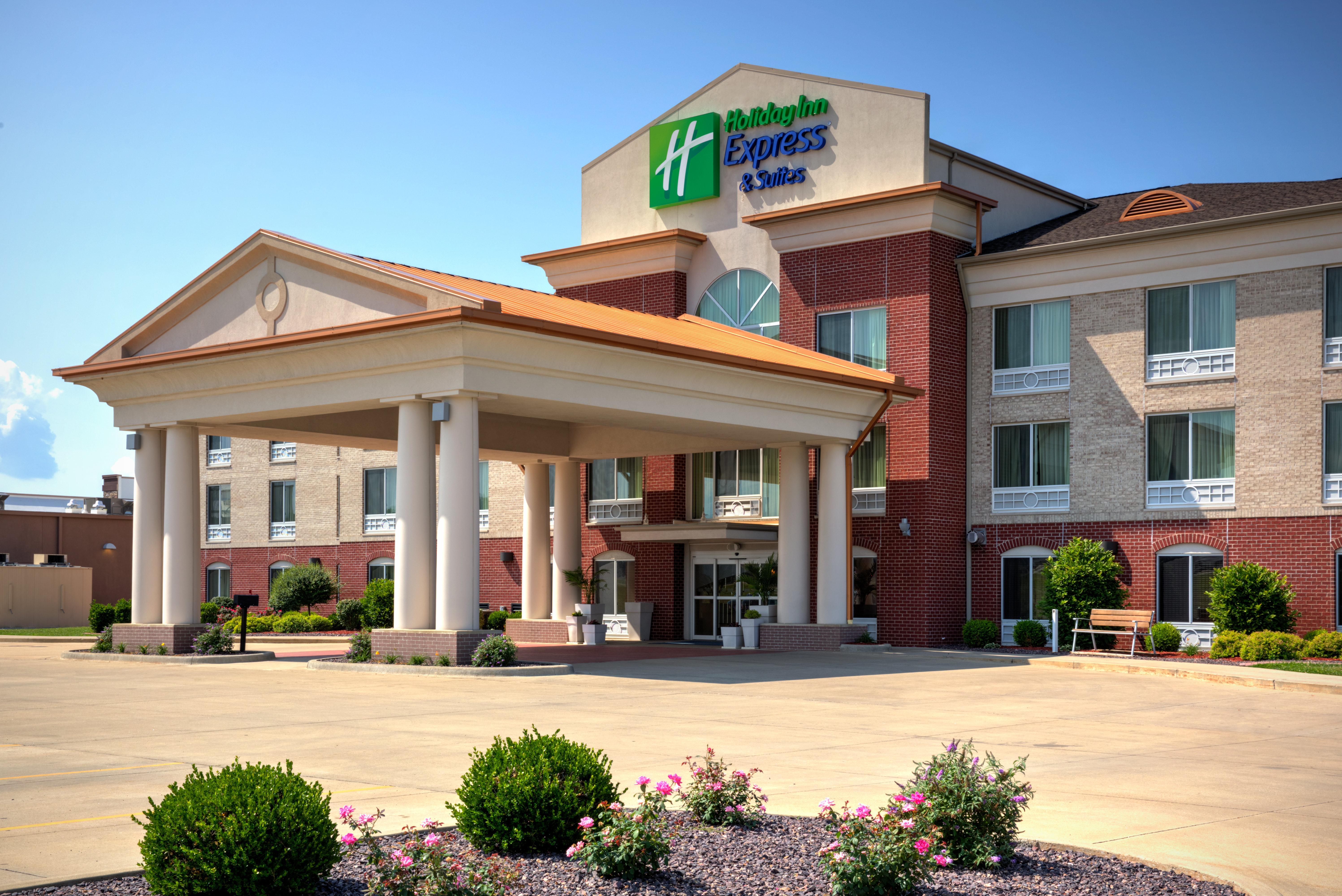 Holiday Inn Express & Suites Vandalia By Ihg Exterior photo