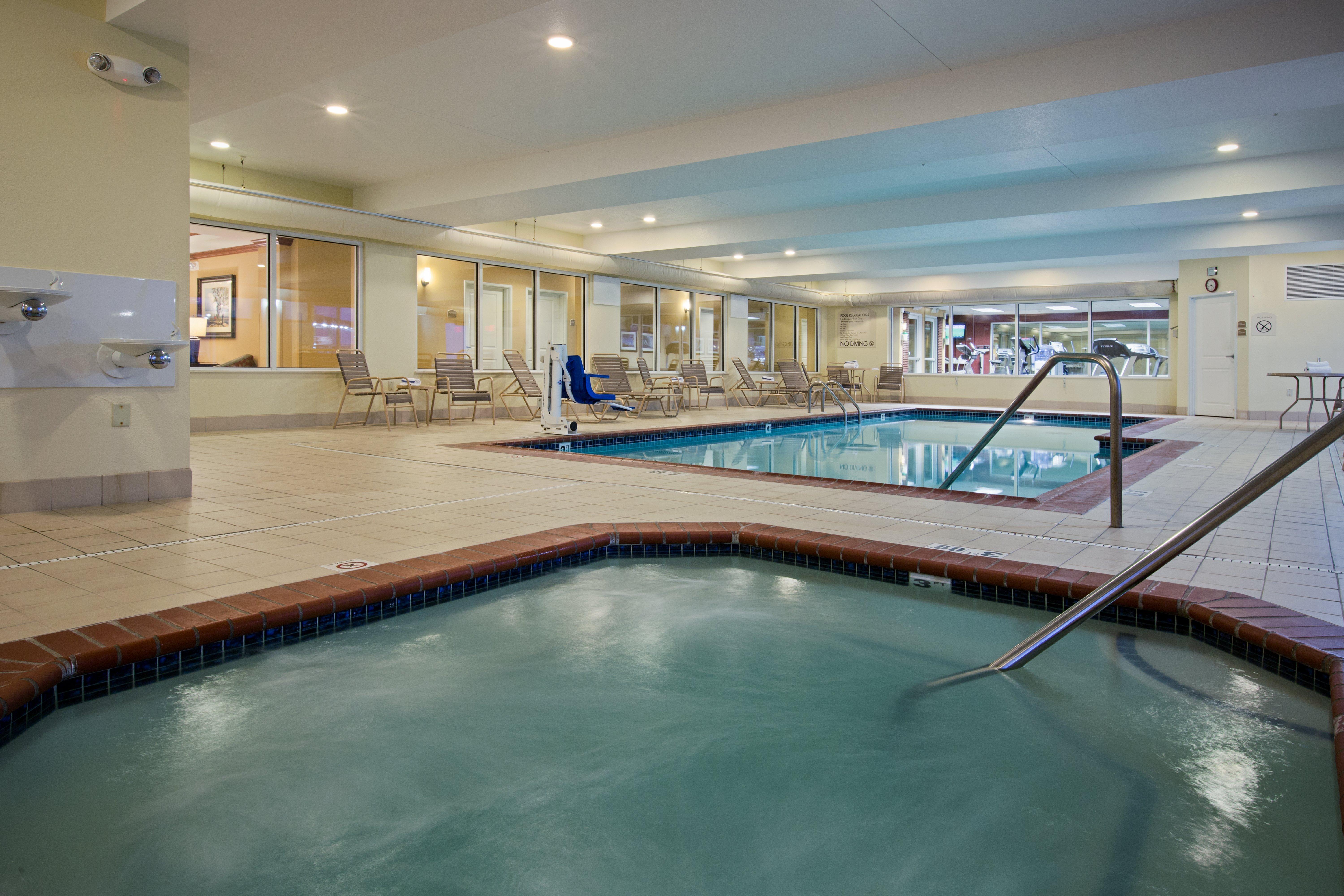 Holiday Inn Express & Suites Vandalia By Ihg Exterior photo