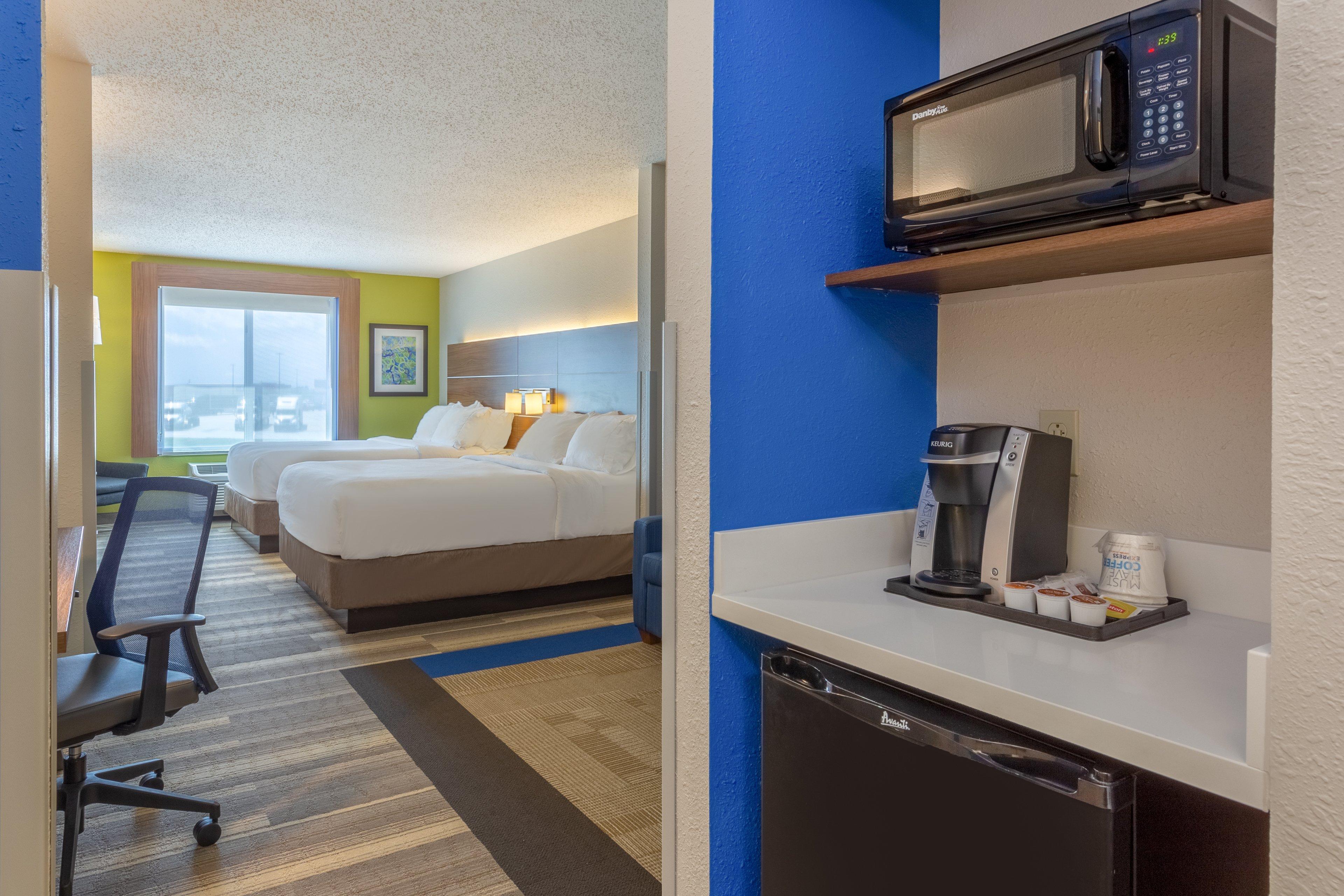 Holiday Inn Express & Suites Vandalia By Ihg Exterior photo