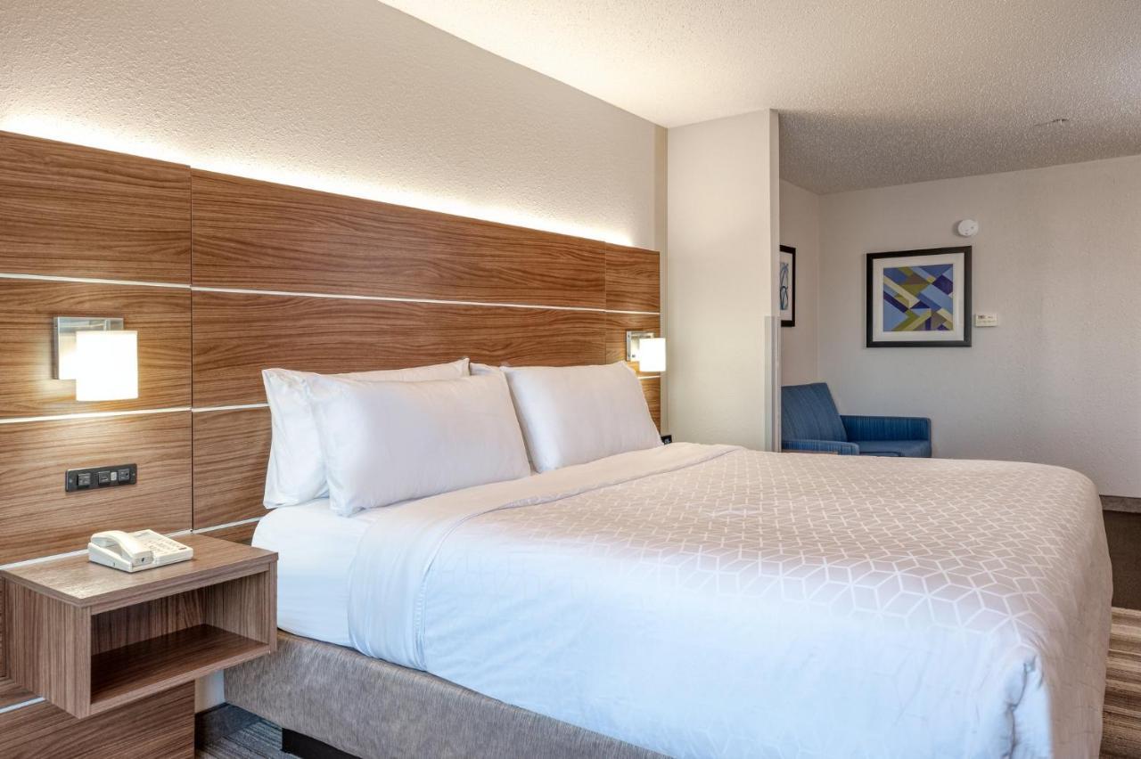 Holiday Inn Express & Suites Vandalia By Ihg Exterior photo