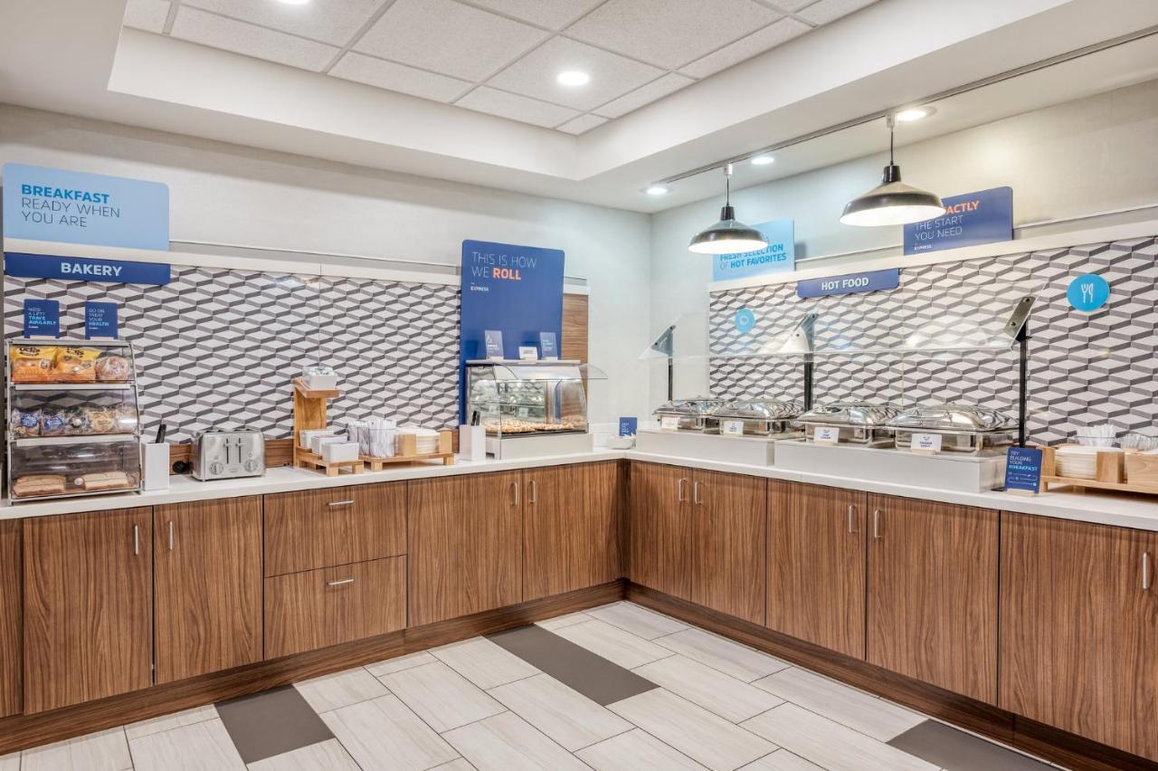 Holiday Inn Express & Suites Vandalia By Ihg Exterior photo