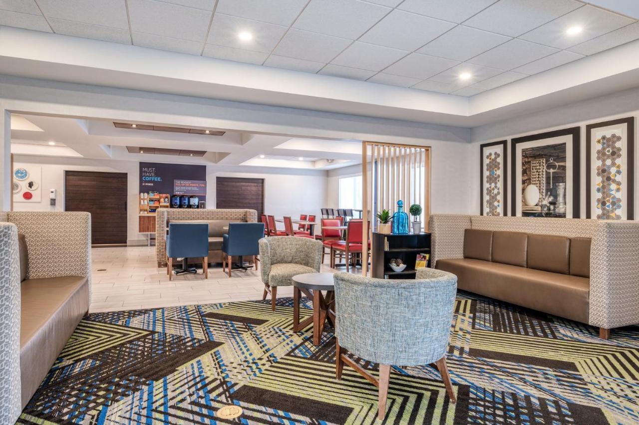 Holiday Inn Express & Suites Vandalia By Ihg Exterior photo
