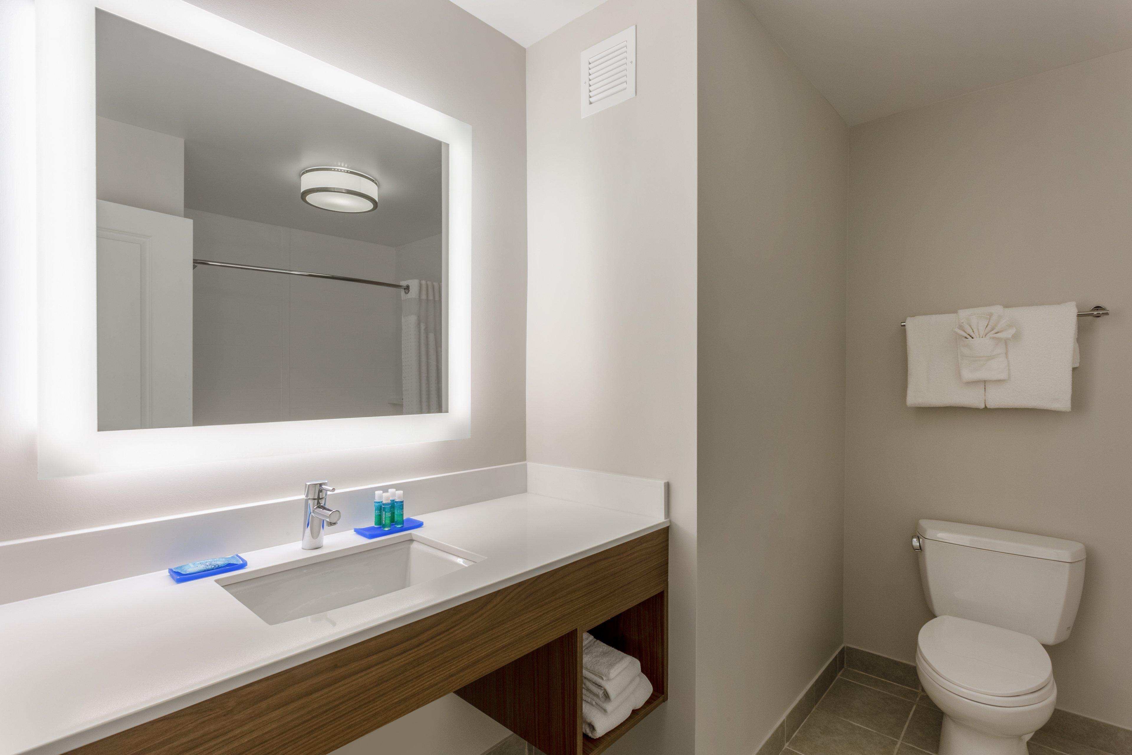 Holiday Inn Express & Suites Vandalia By Ihg Exterior photo