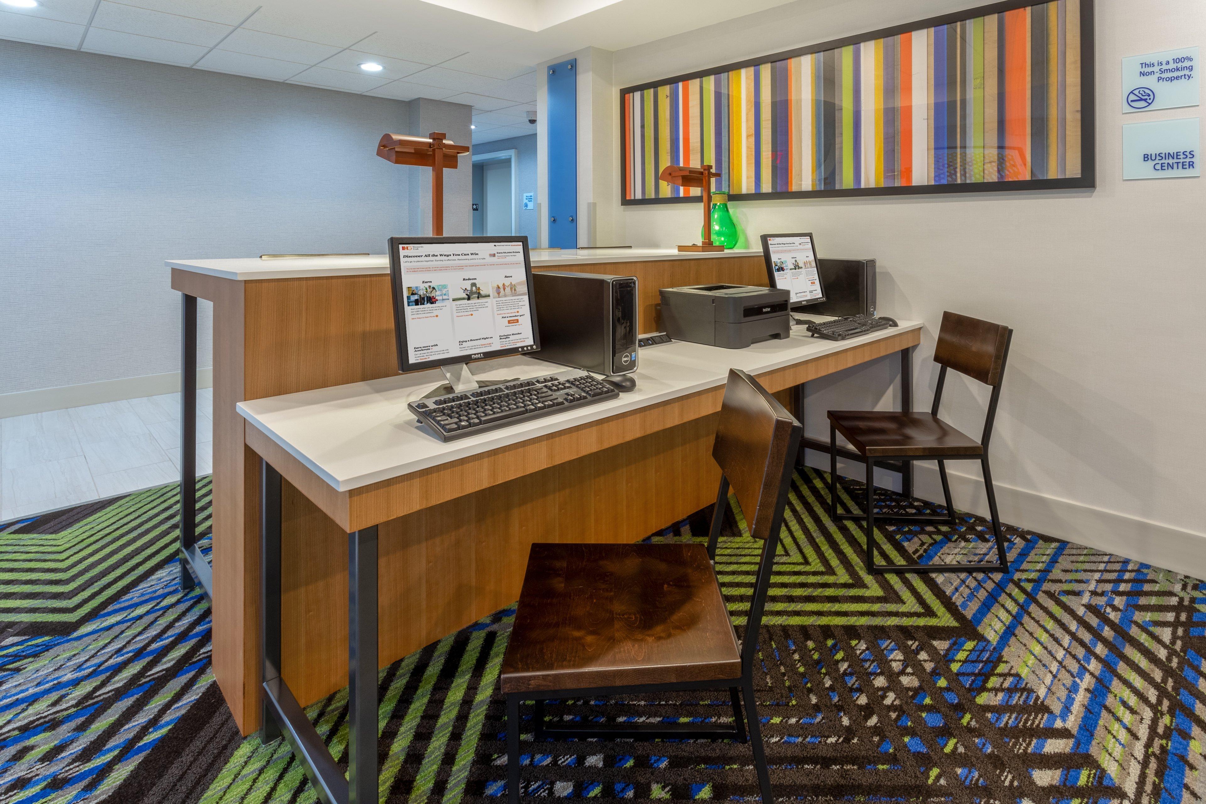Holiday Inn Express & Suites Vandalia By Ihg Exterior photo