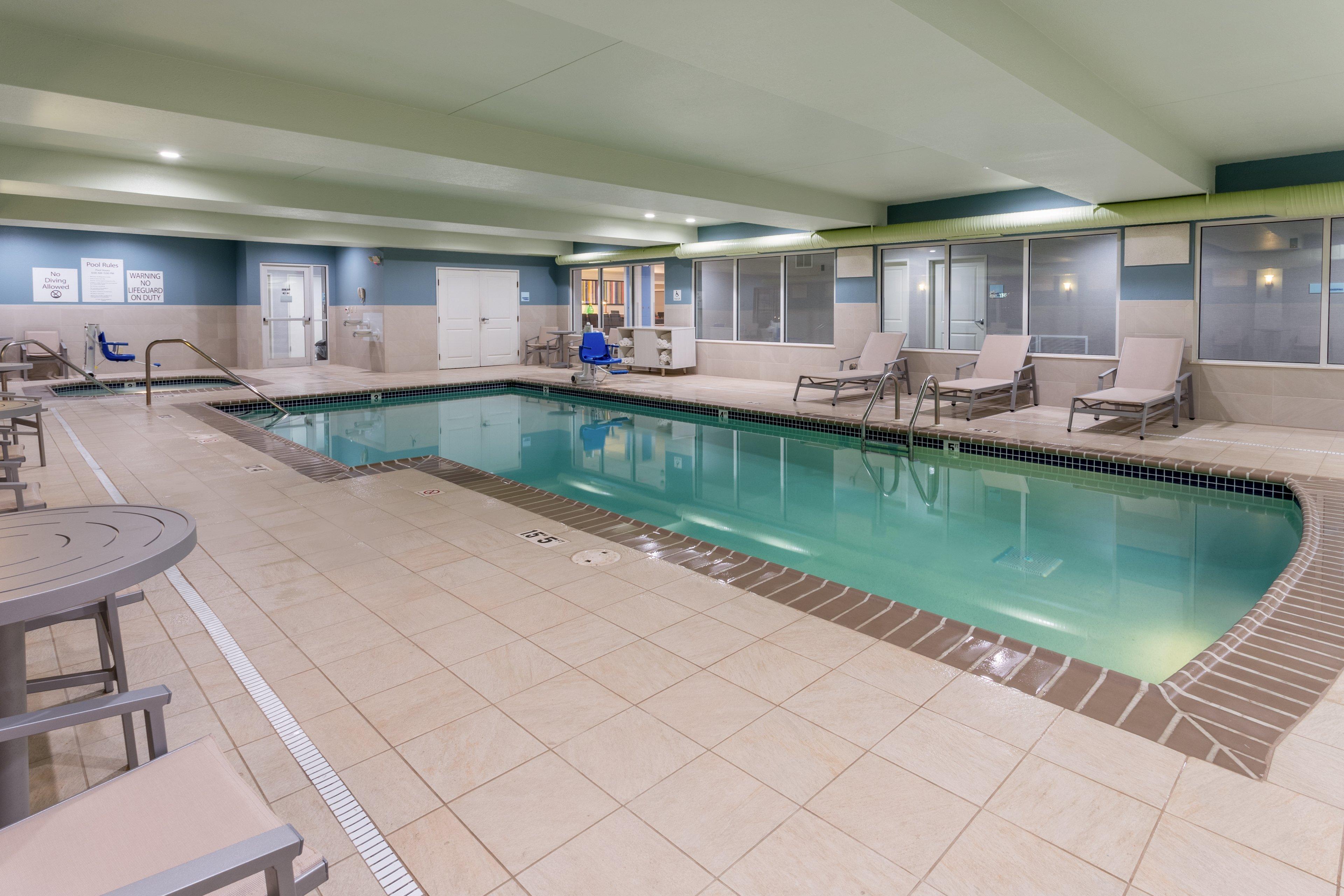 Holiday Inn Express & Suites Vandalia By Ihg Exterior photo