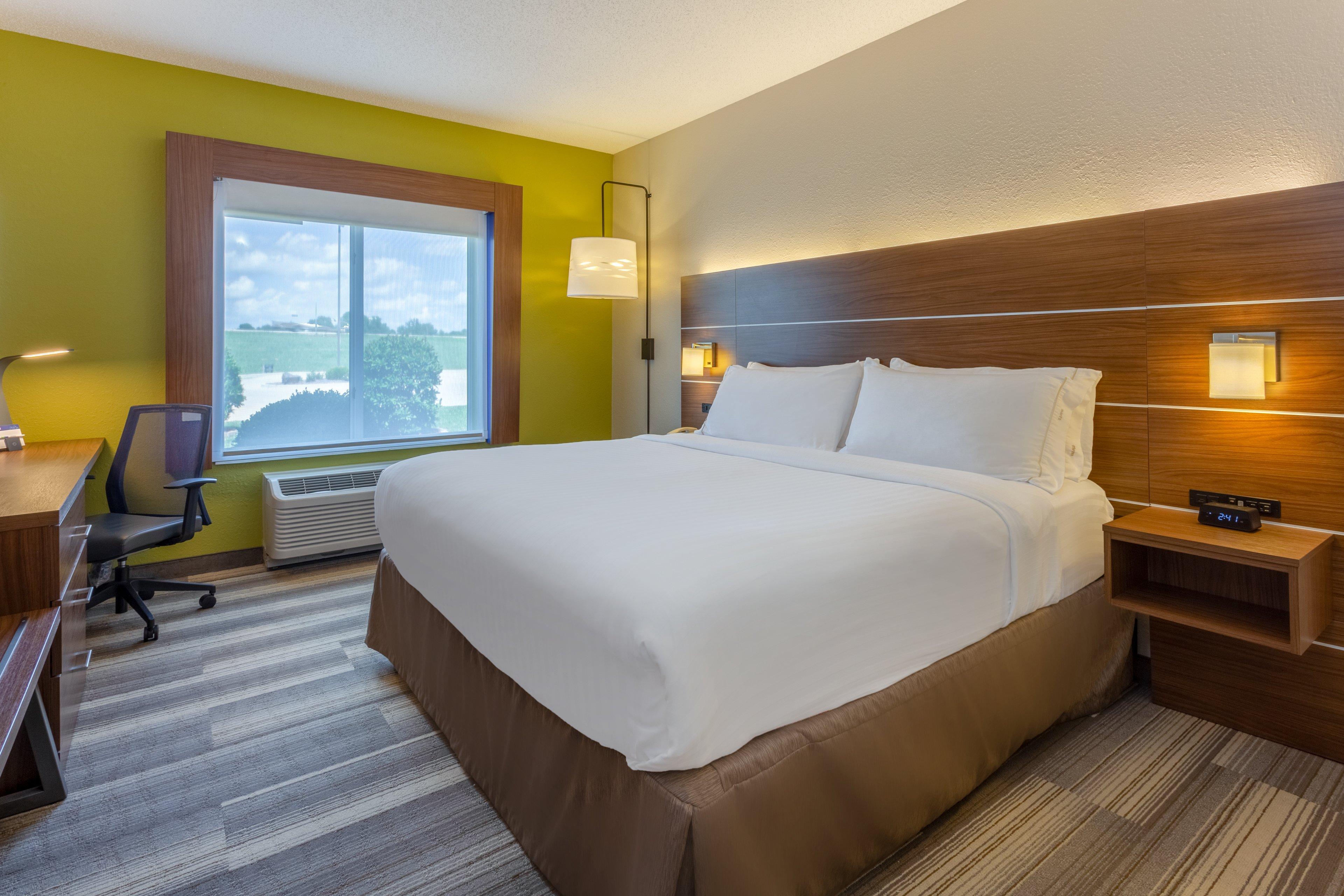 Holiday Inn Express & Suites Vandalia By Ihg Exterior photo