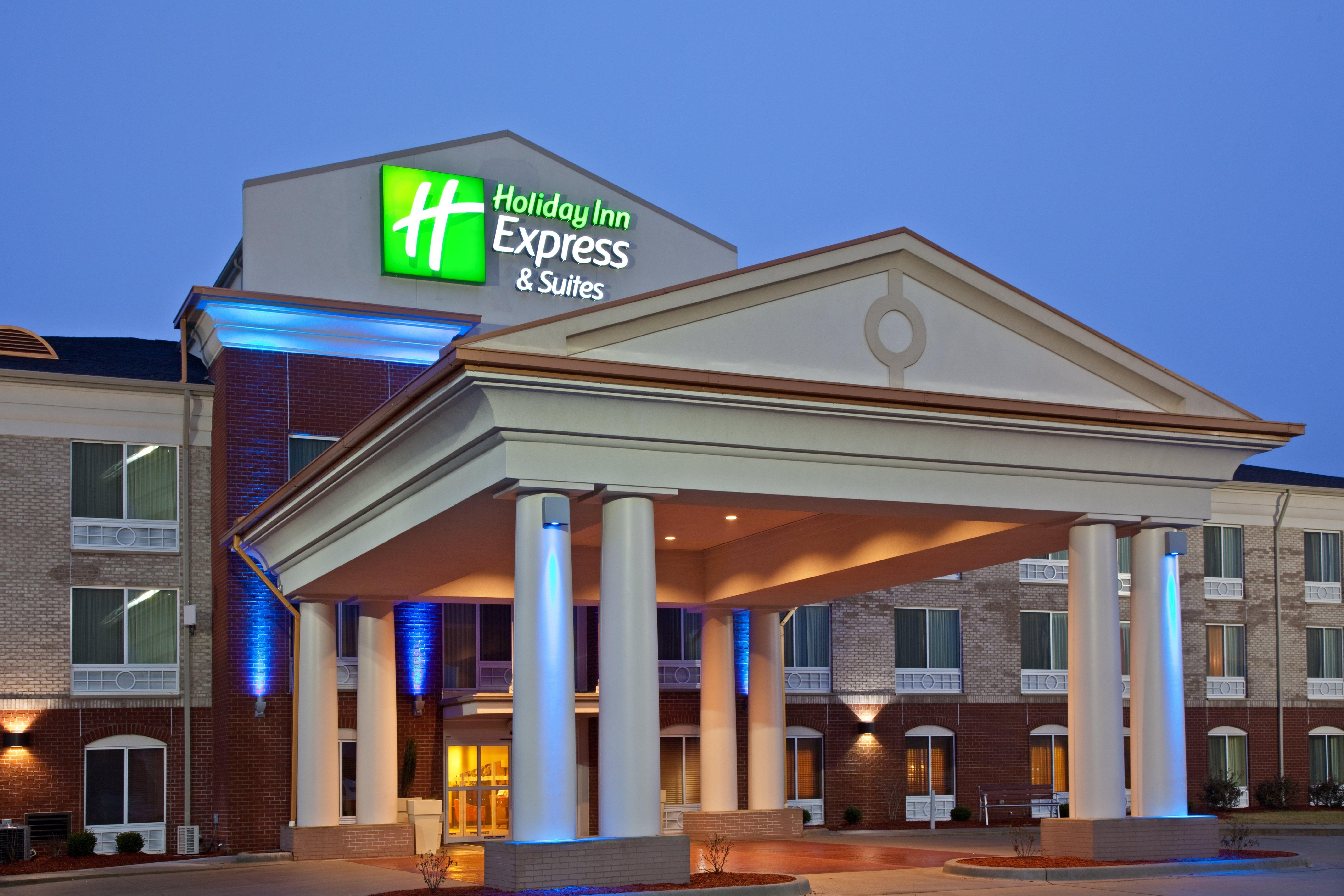 Holiday Inn Express & Suites Vandalia By Ihg Exterior photo