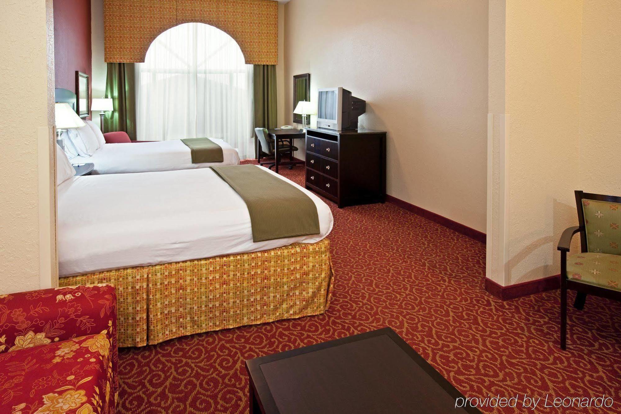 Holiday Inn Express & Suites Vandalia By Ihg Room photo
