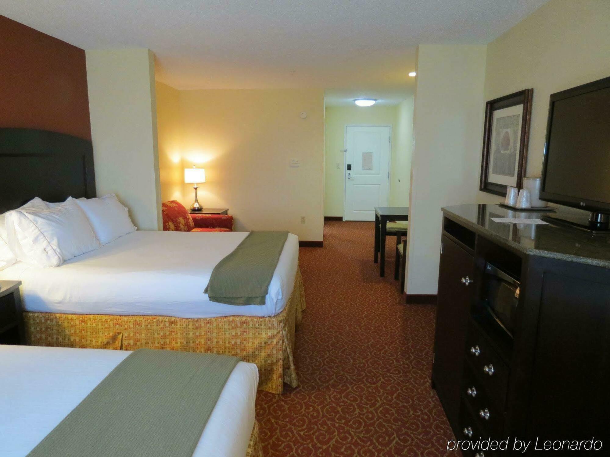 Holiday Inn Express & Suites Vandalia By Ihg Exterior photo
