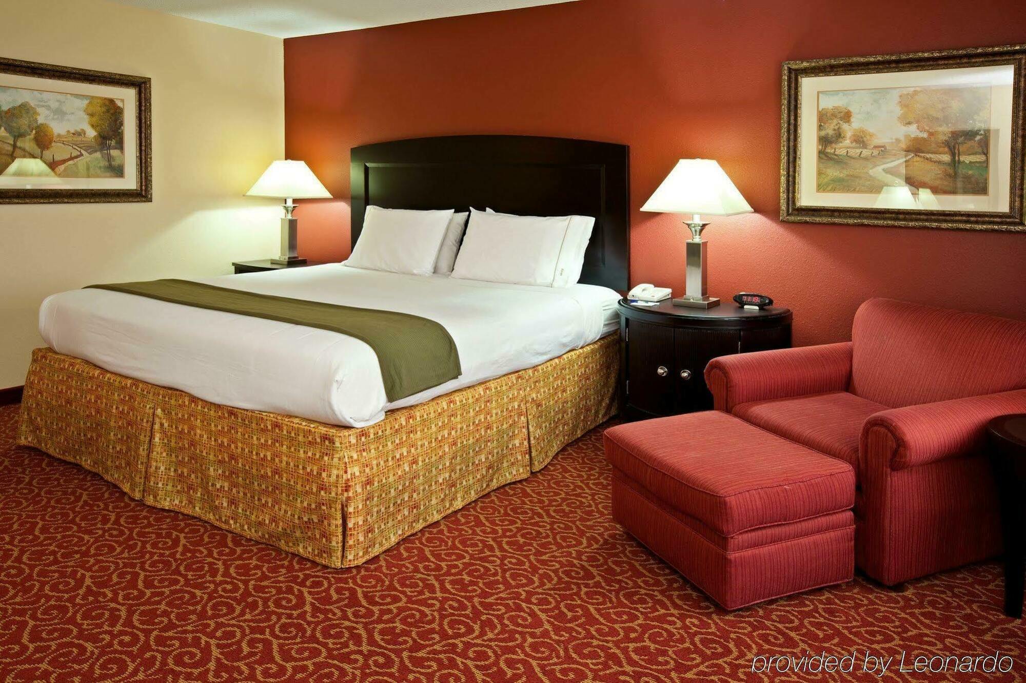 Holiday Inn Express & Suites Vandalia By Ihg Exterior photo