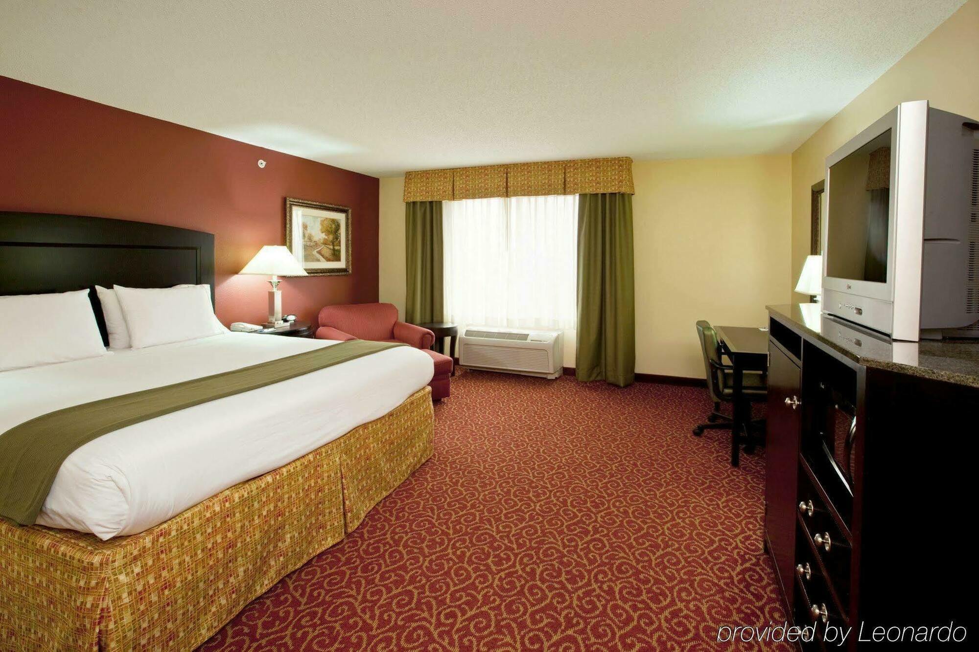 Holiday Inn Express & Suites Vandalia By Ihg Exterior photo