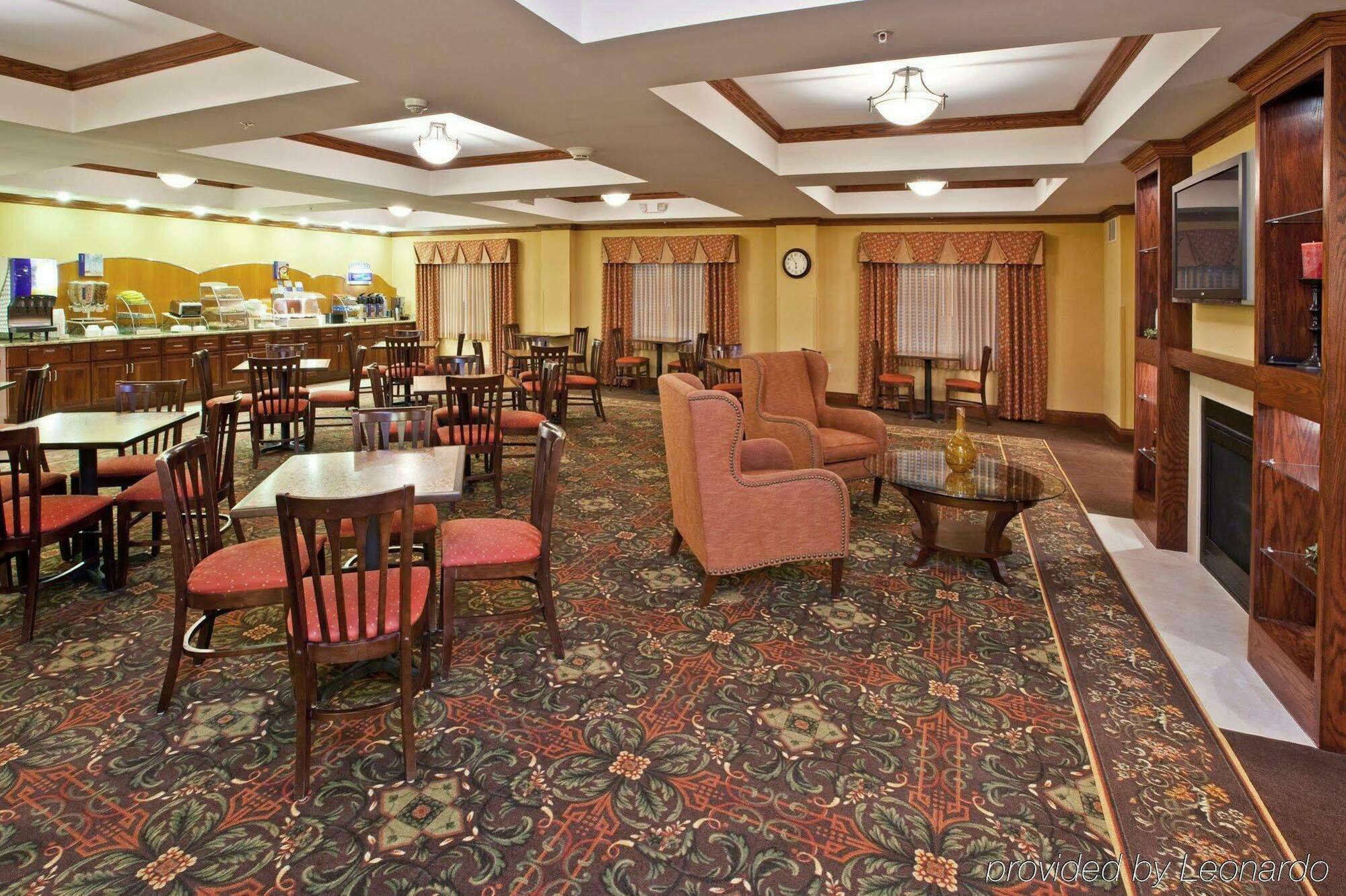 Holiday Inn Express & Suites Vandalia By Ihg Exterior photo